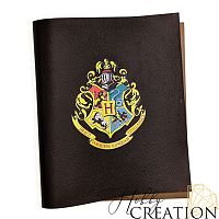 Кожзам с принтом "Герб HP" 26*46 см. тиснение под кожу, горький шоколад