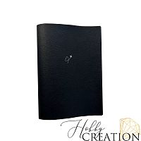 Кожзам с принтом "Путешествуй" 18*28 см. тиснение под кожу II, чёрный